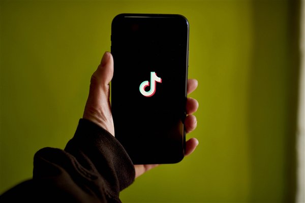美国议员施压苹果和谷歌：1月19日前下架TikTok